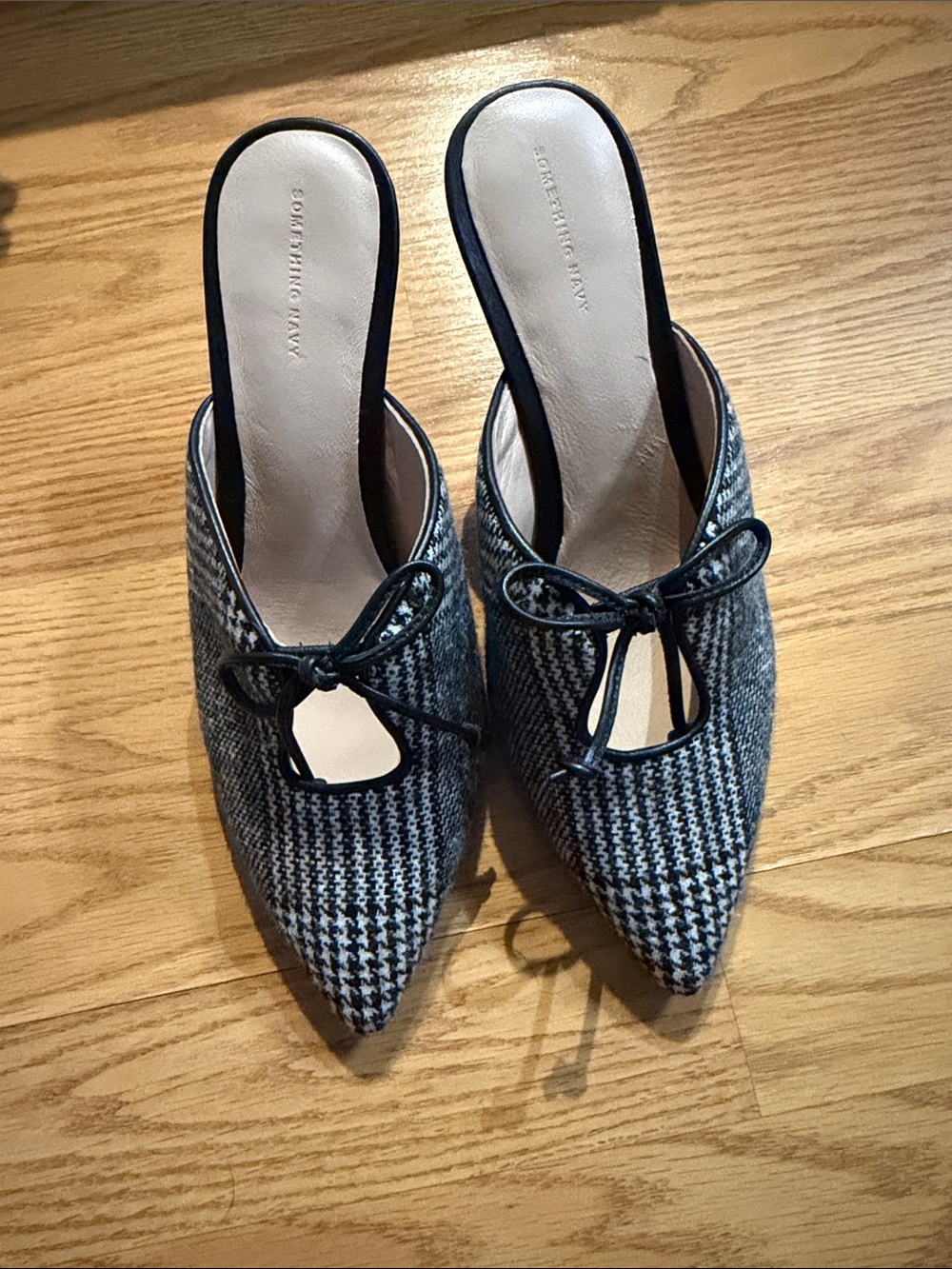Sleek Houndstooth Pointed-Toe Mule - Black/White